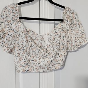 Cropped set. Light and stretchy.